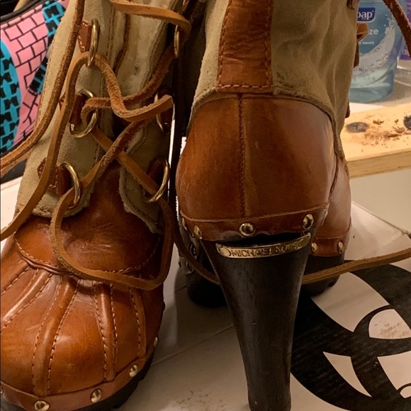 Boots - Picture 3 of 4